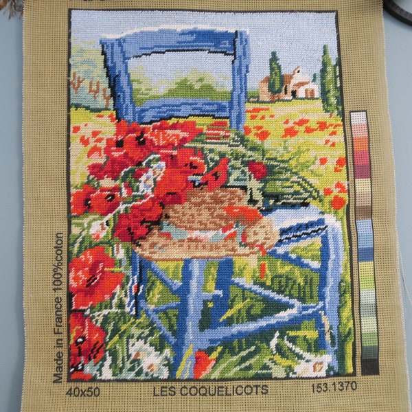 Canevas tapisserie Les coquelicots, chaise fleurie dans la campagne
