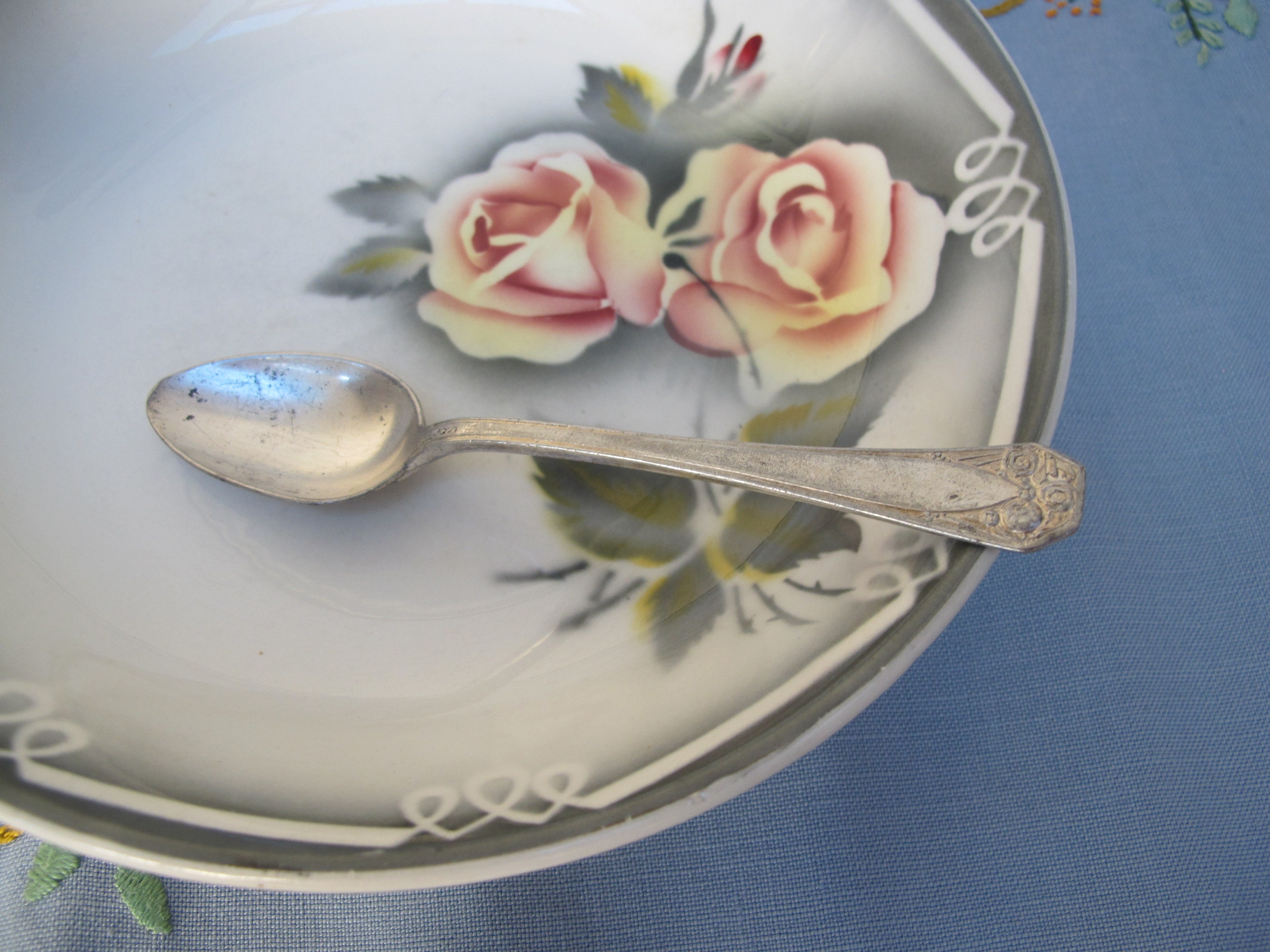 Lot de 7 Petites Cuillères Anciennes Style Art Déco en Métal Argenté