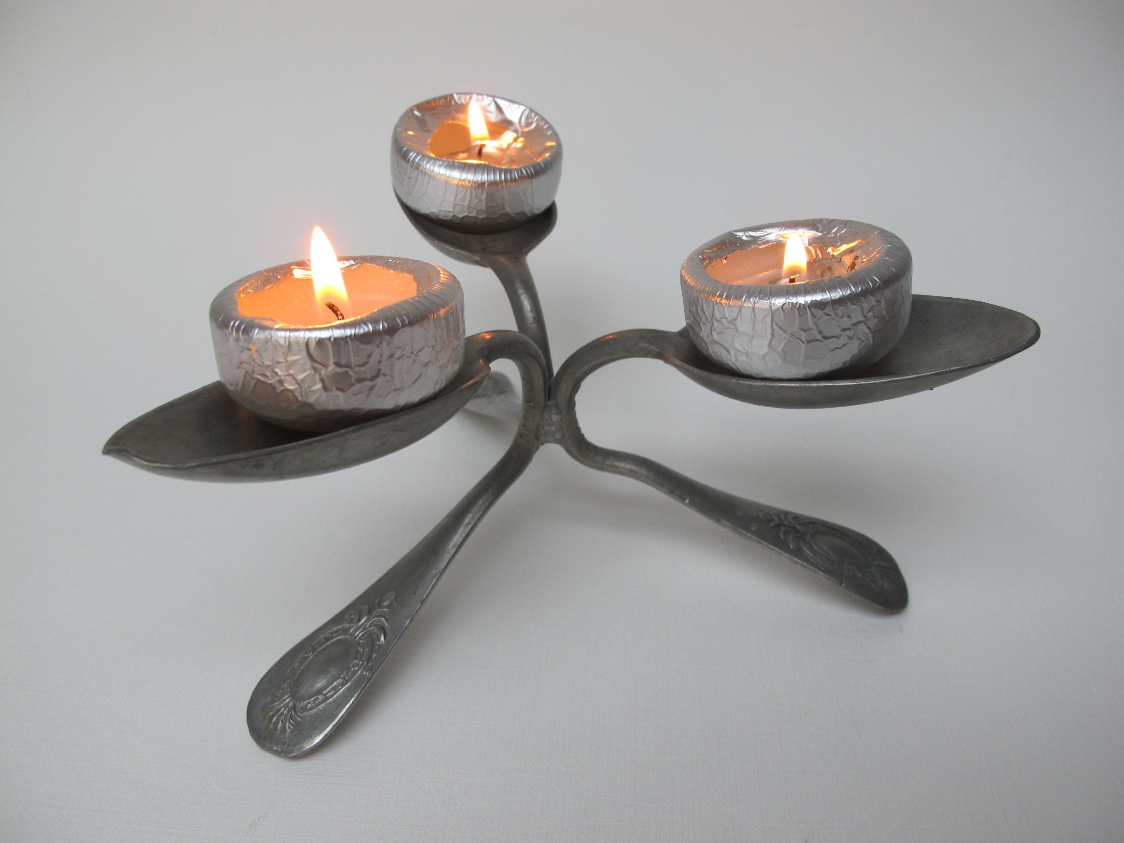 Sculpture avec Cuillères en Étain, Centre de Table, Objet Curiosité