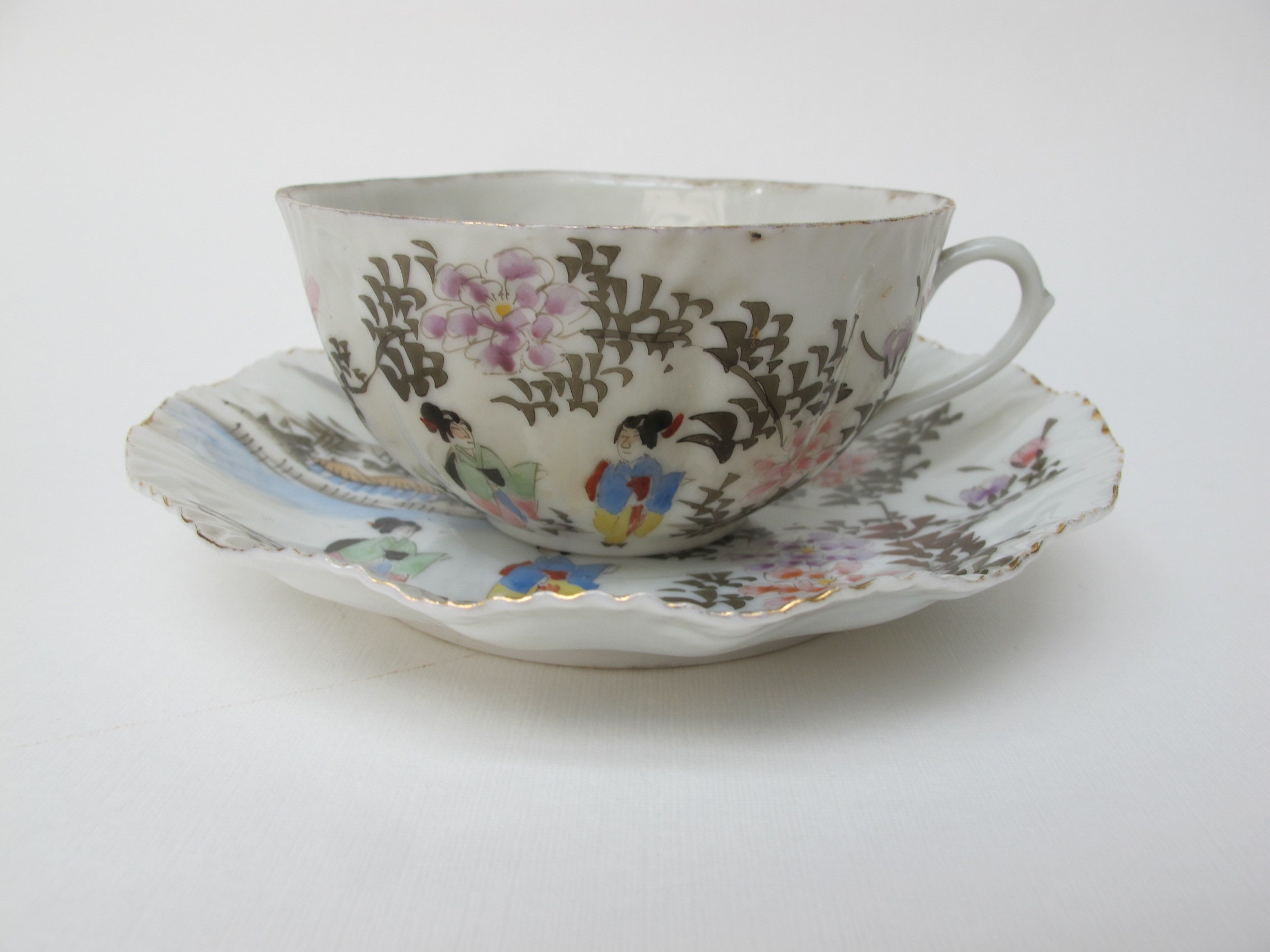 Tasse et Soucoupe en Porcelaine Extra Fine, Décor Japonais