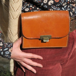 Leather belt pouch, unisex, read the ad carefully, not necessarily compatible with all phones