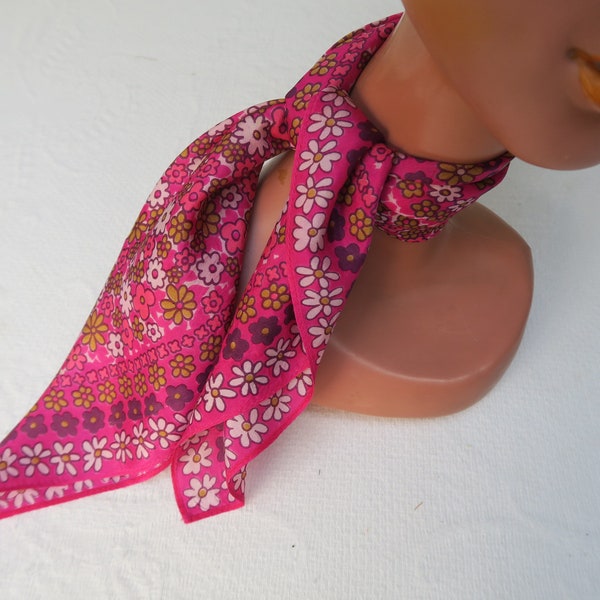 Foulard fleuri vintage rose fushia