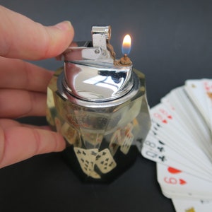 Briquet de table vintage en résine, inclusion de jeu de cartes
