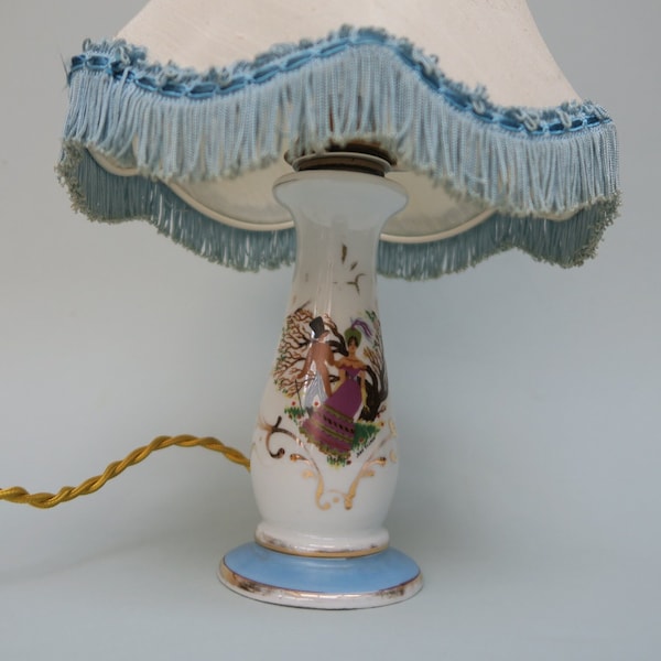 Petite lampe en porcelaine de Couleuvre décor signé Jean TILLAUD