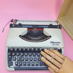Olympia SPLENDID 66 typewriter