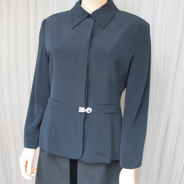 Veste noire CHACOK avec bouton bijou en métal