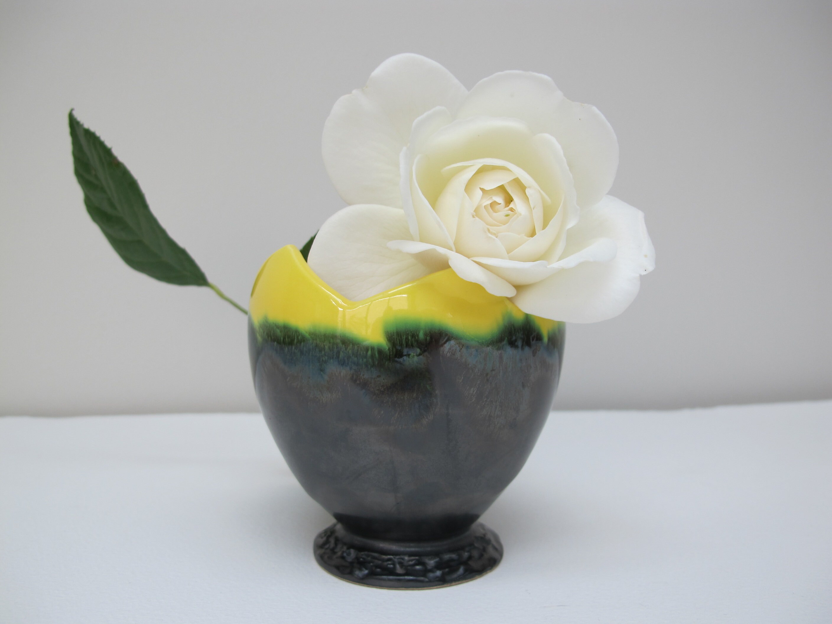 Céramique Émaillée en Forme d'oeuf, Vide Poche ou Petit Vase, Années 50, Jaune Vif