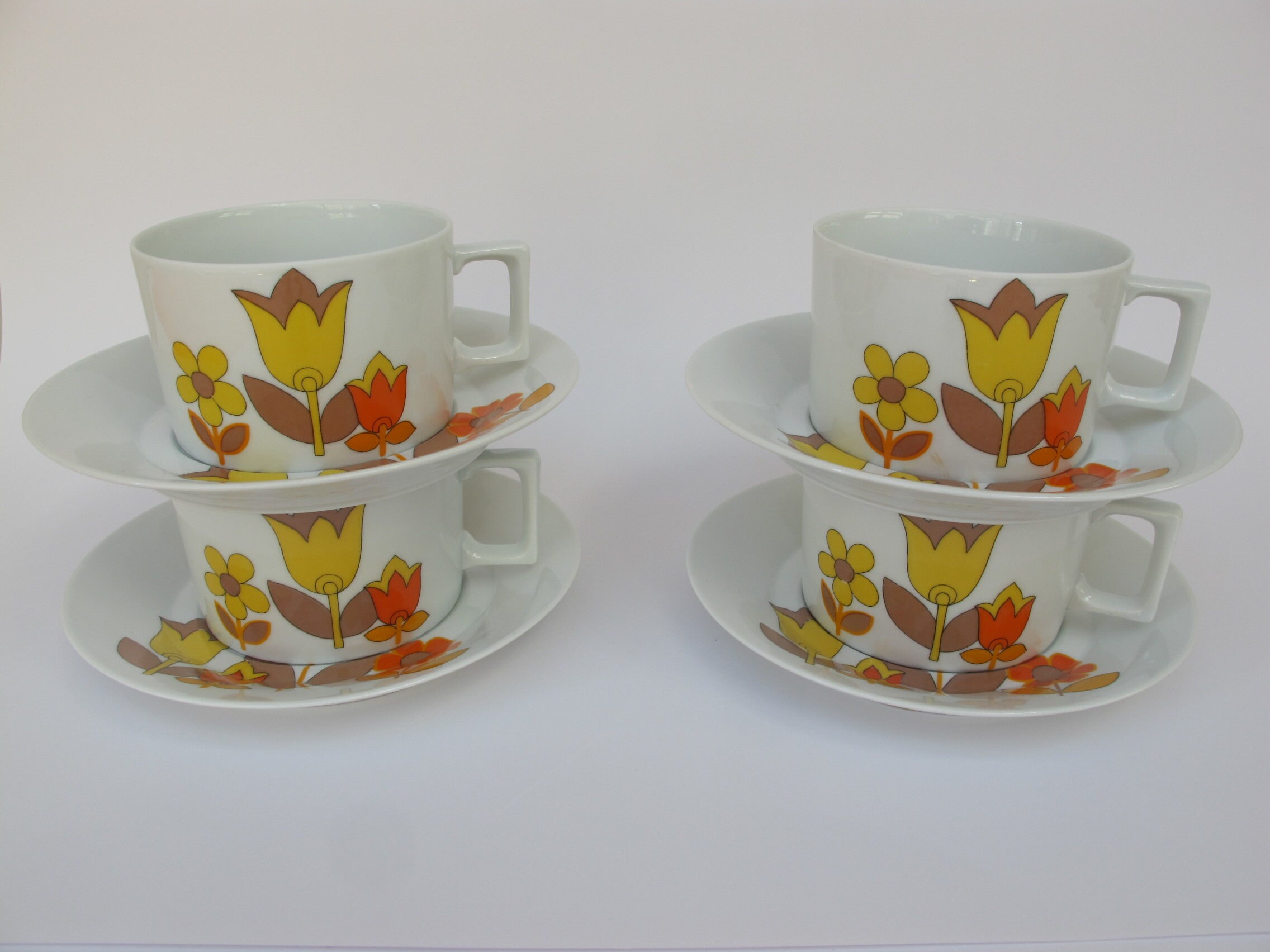 Lot de 4 Tasses Vintage Petit Déjeuner en Porcelaine Française France, Flower Power, Seventies