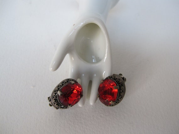 Pair of red faceted glass earrings - image 7