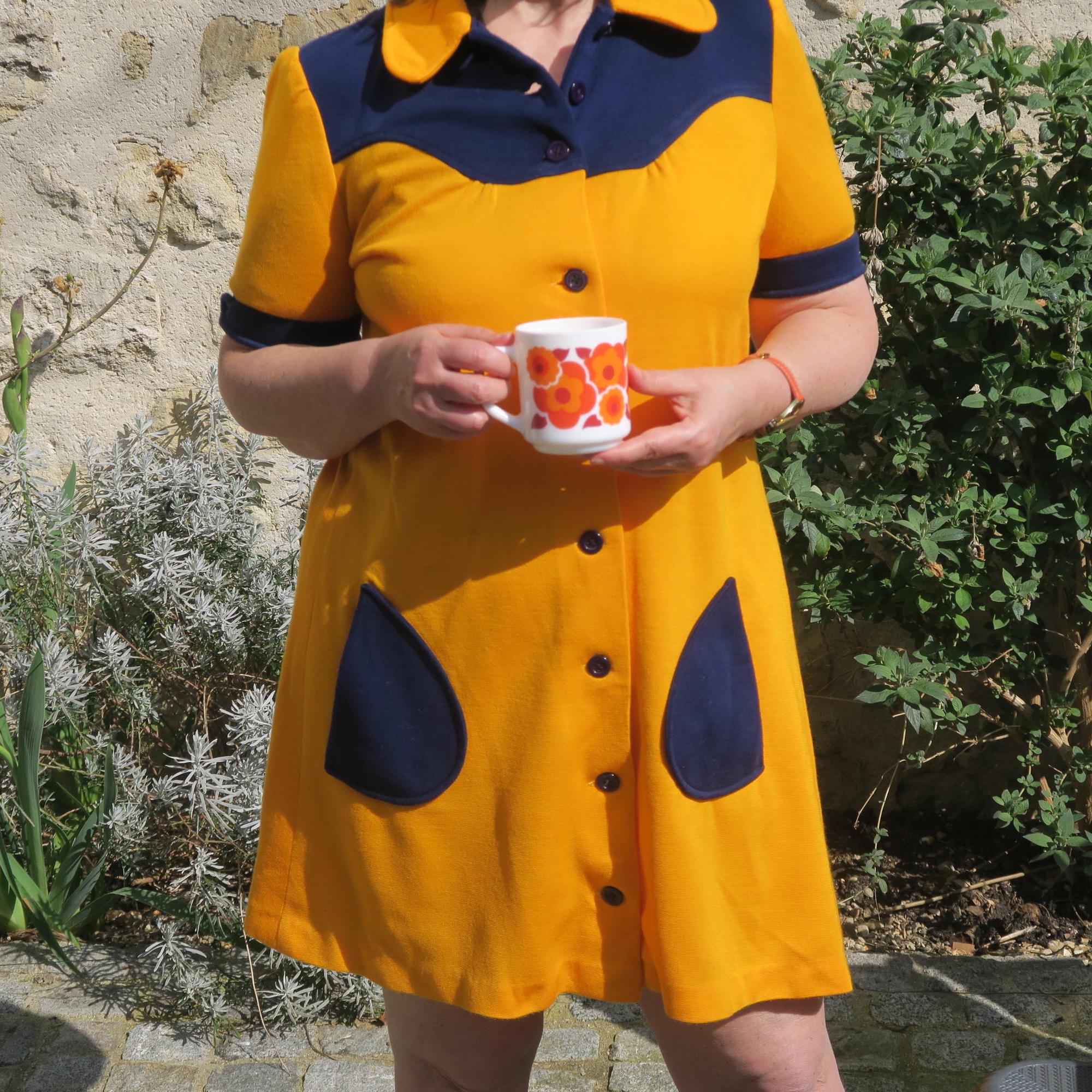 Robe Années 70 Noir & Orange Fleurie - Taille 10 - Style Décalé