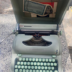 Vintage HERMES Media 3 typewriter