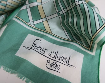 Foulard en soie Laurent d'Herval motif géométrique vert mint