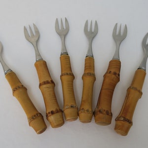 Set aus sechs Dessertgabeln aus Bambus und Edelstahl