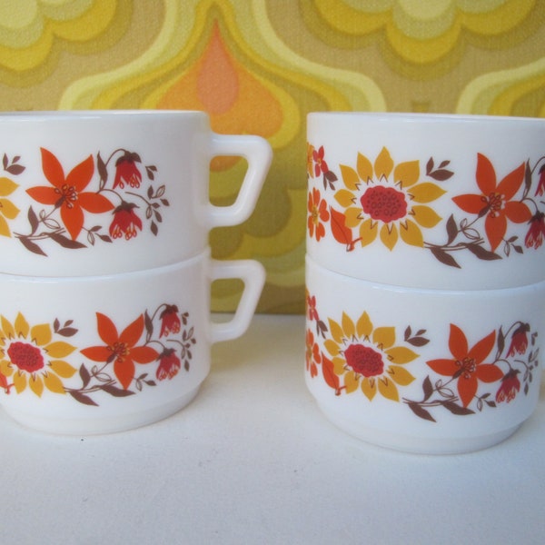 4 tasses à café vintage Arcopal guirlande de fleurs, années 70