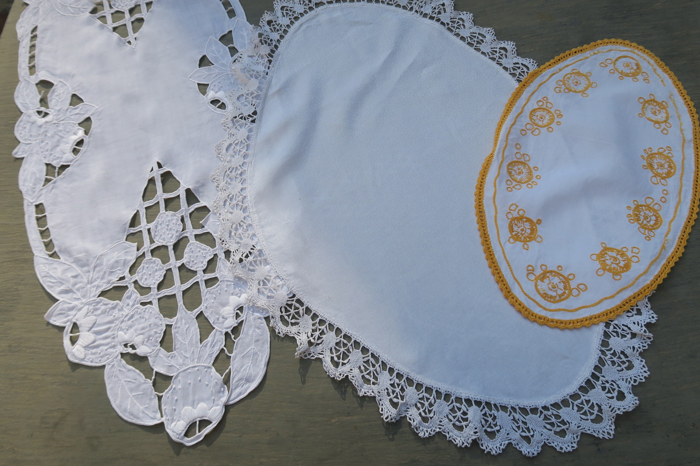 Lot de 3 Napperons Ovales en Coton Brodés