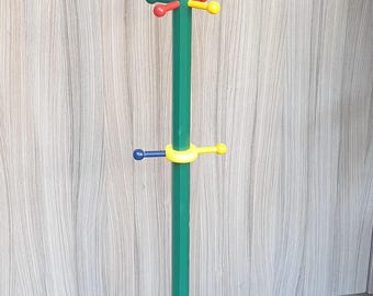 ピエール・サラ風の子供部屋用コート掛け。中古品。