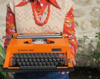 Machine à écrire orange MISSIVE 3000