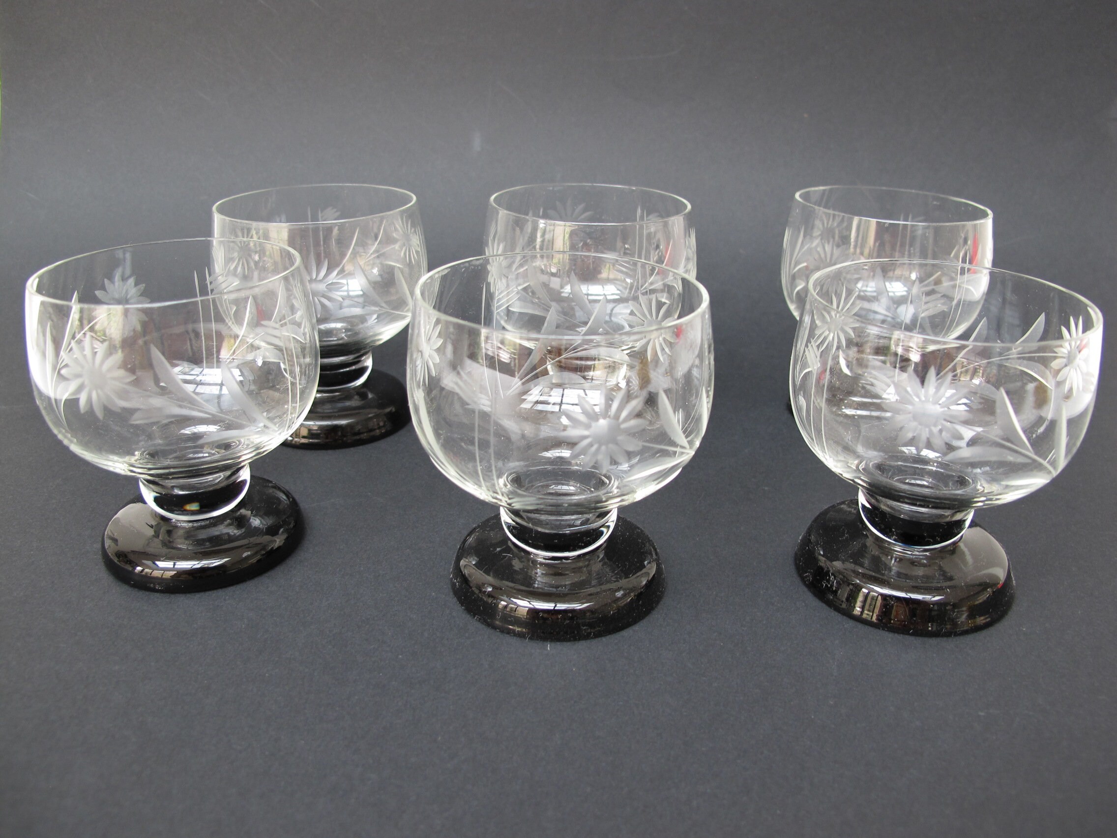 Ensemble de 6 Verres Gravés à Apéritif ou Liqueur, Transparents Pied Noir, Style Art Déco