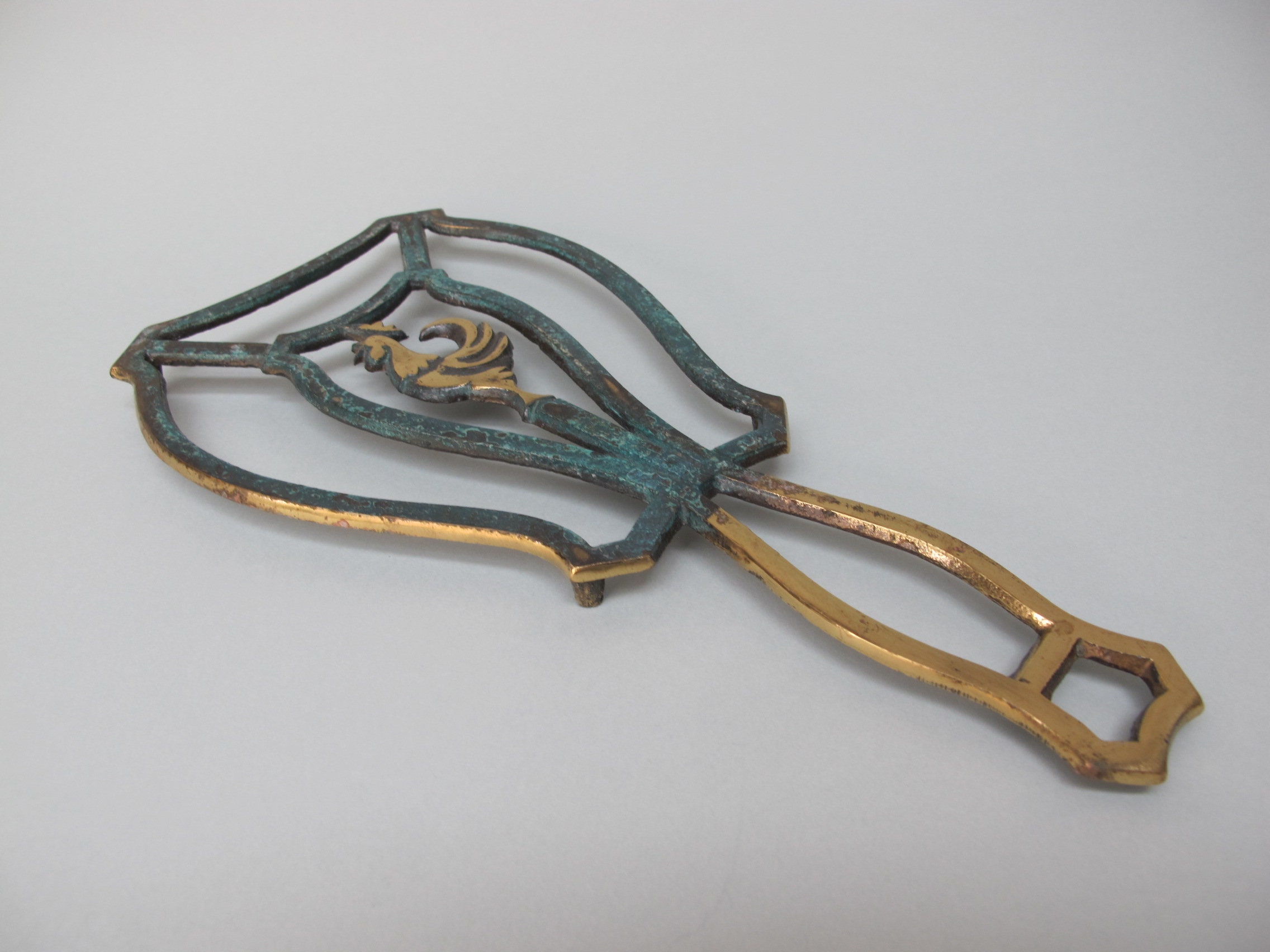 Dessous de Plat en Laiton avec Motif Coq Dans Le Style Pall Bell/ Dayagi, Made in Israël