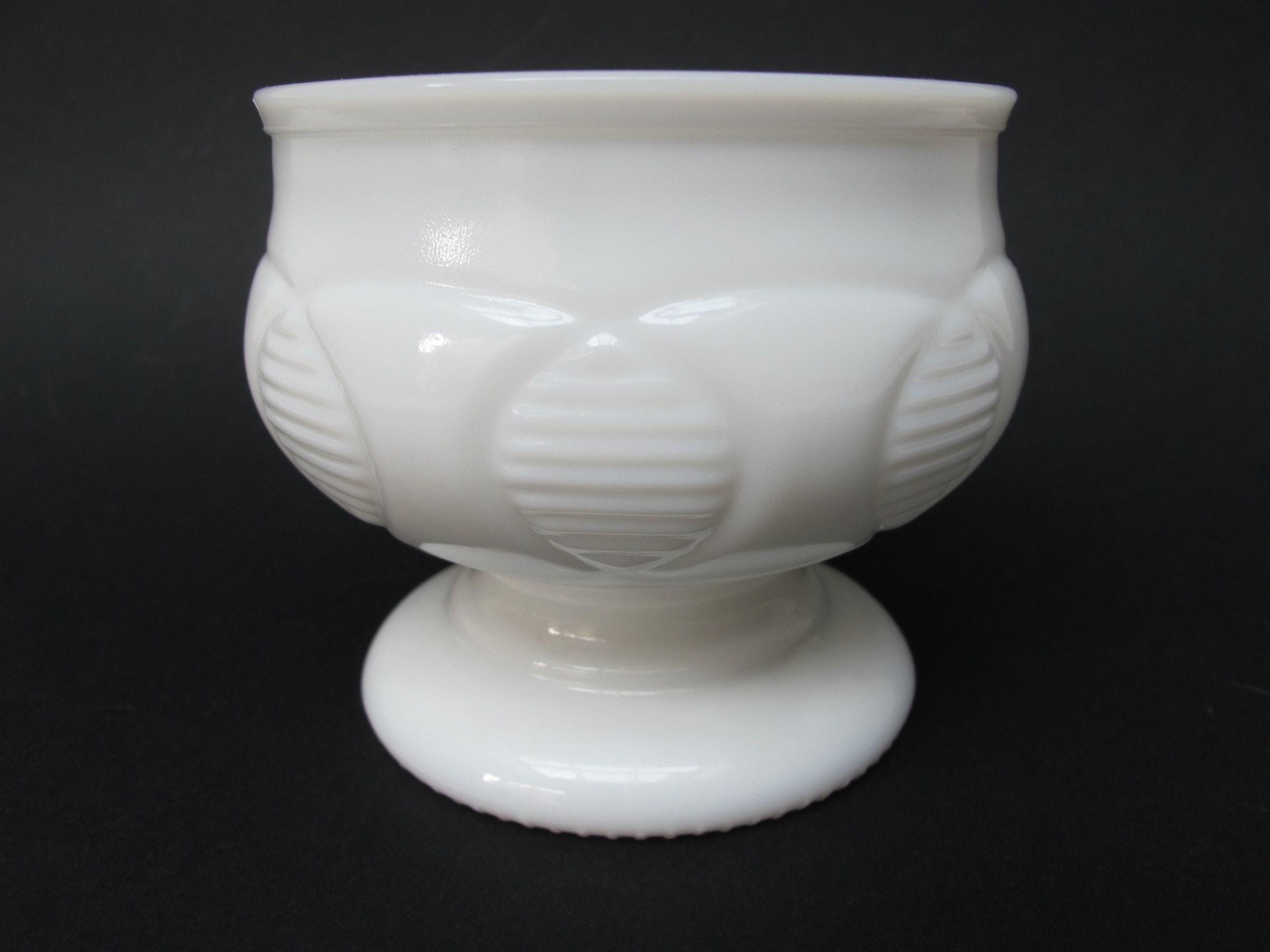 Coupelle Vide Poche en Opaline de Foire Blanche