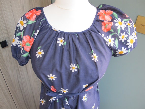 Prairie dress, long sleeved empire-size balloons d