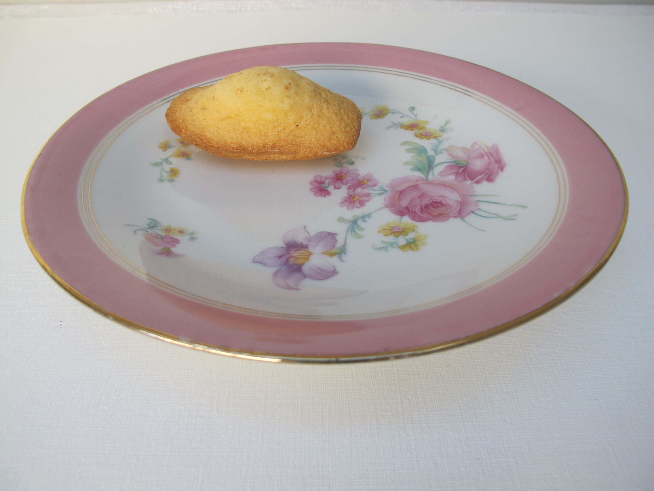 Plat Rond de Présentation Pour Pâtisserie, Centre Table en Porcelaine, Made in France, Décor Raffiné