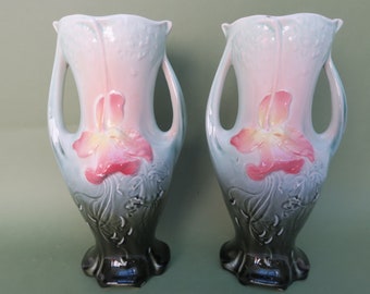Par de jarrones de mayólica estilo Art Nouveau de De Bruyn Fives