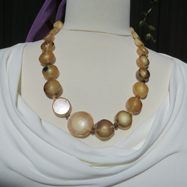 Collier vintage en corne