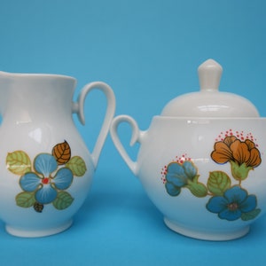 Berry porcelain sugar bowl and milk jug, seventies flowers