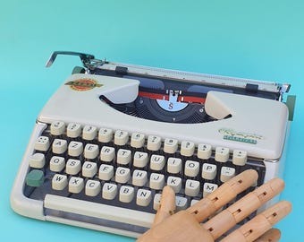 Olivetti Lettera 32 Typewriter - Etsy