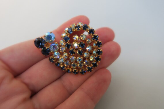 Broche en strass bleue, spirale de strass - image 3