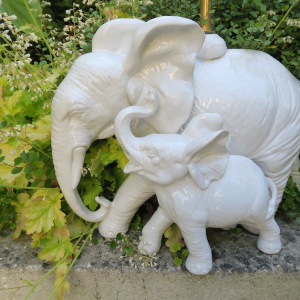 Lampe éléphant et éléphanteau en céramique blanche