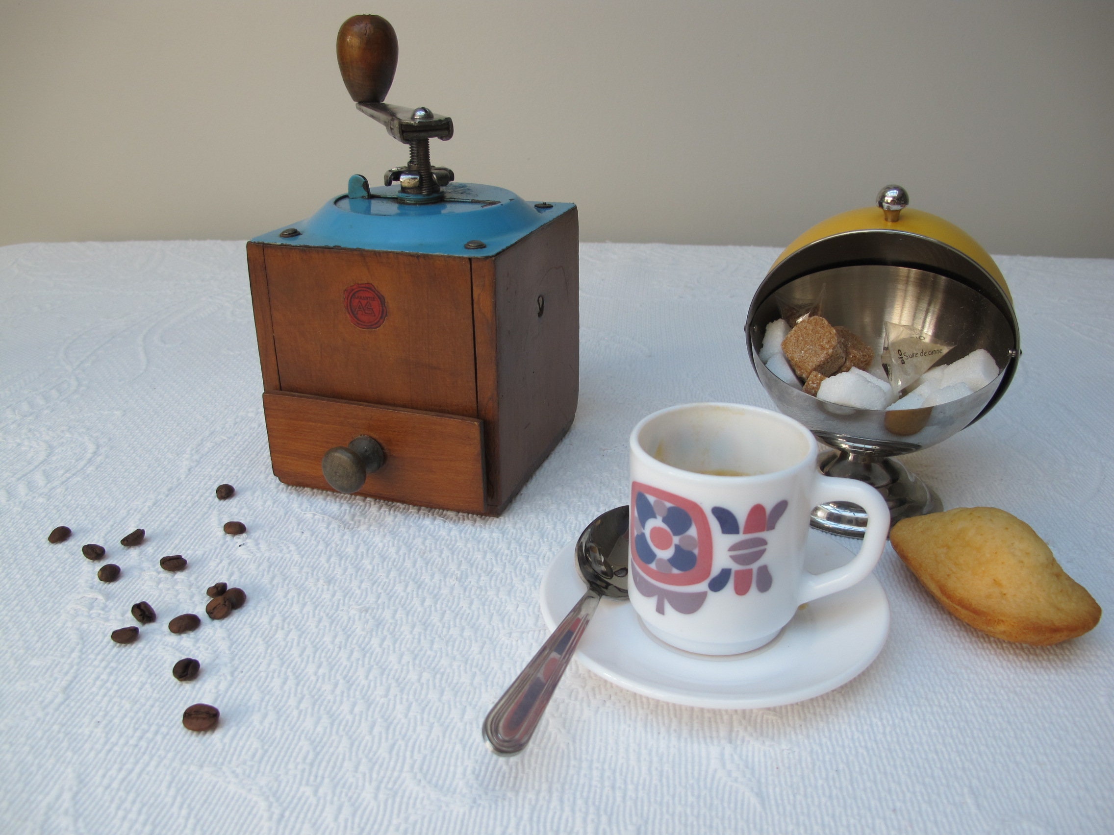 Ancien Moulin à Café As Rrr Bois et Métal Peint