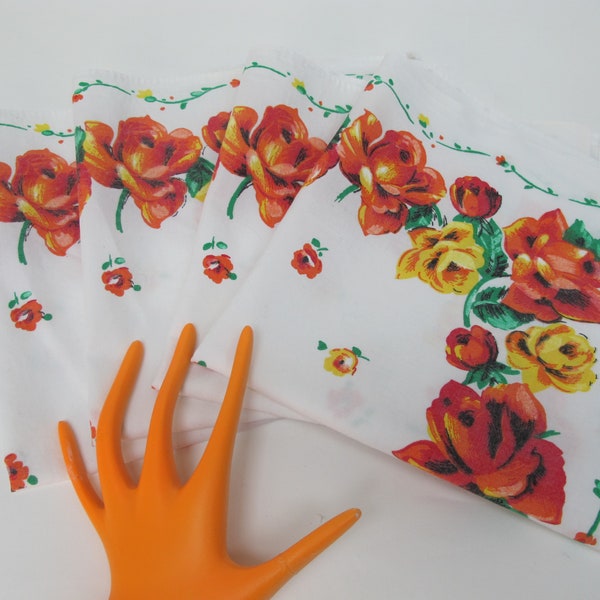 Lot de 4 serviettes de table avec des roses oranges