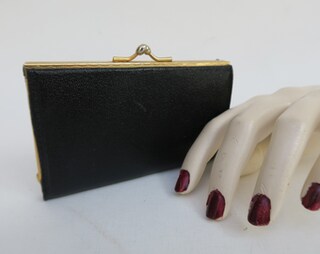 Portamonete Con Chiusura A Bacio In Pelle Floreale