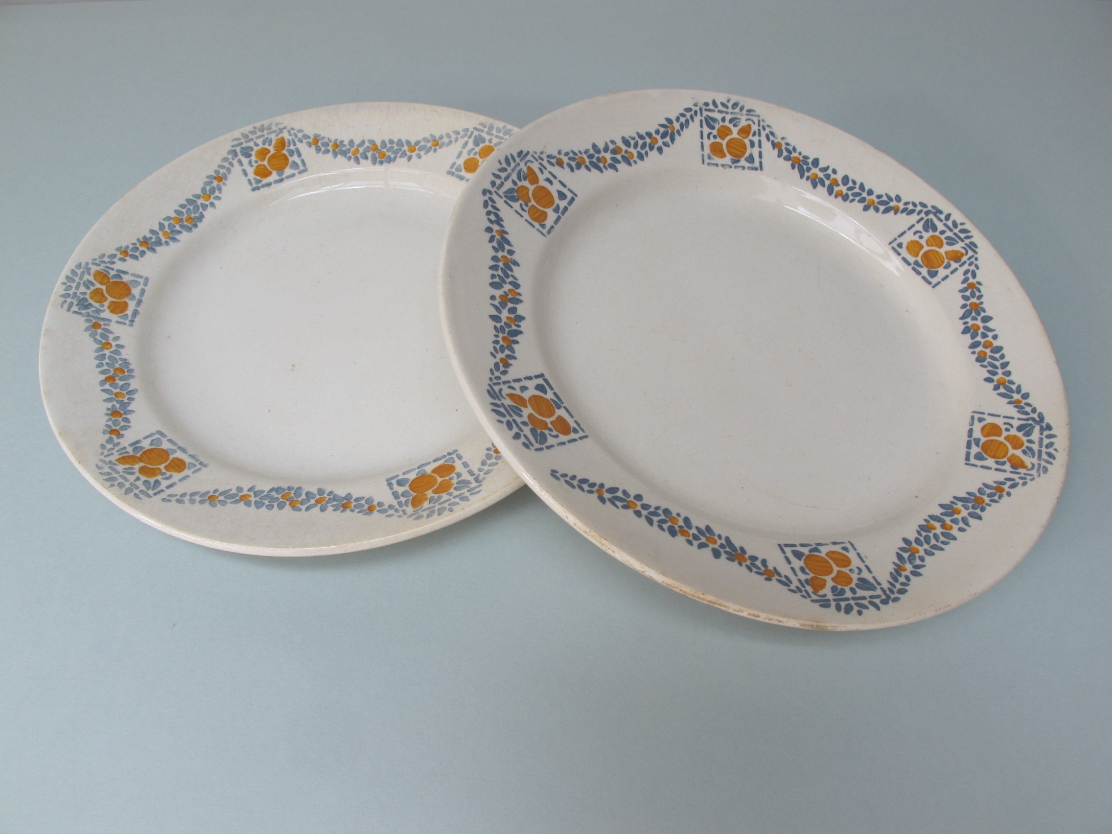 Deux Assiettes Anciennes Hbcm, Creil Montereau, Modèle Georges, Guirlande de Fleurs Art Déco, Campag