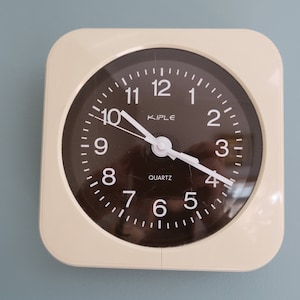 Vintage Kiple clock in functional plastic.