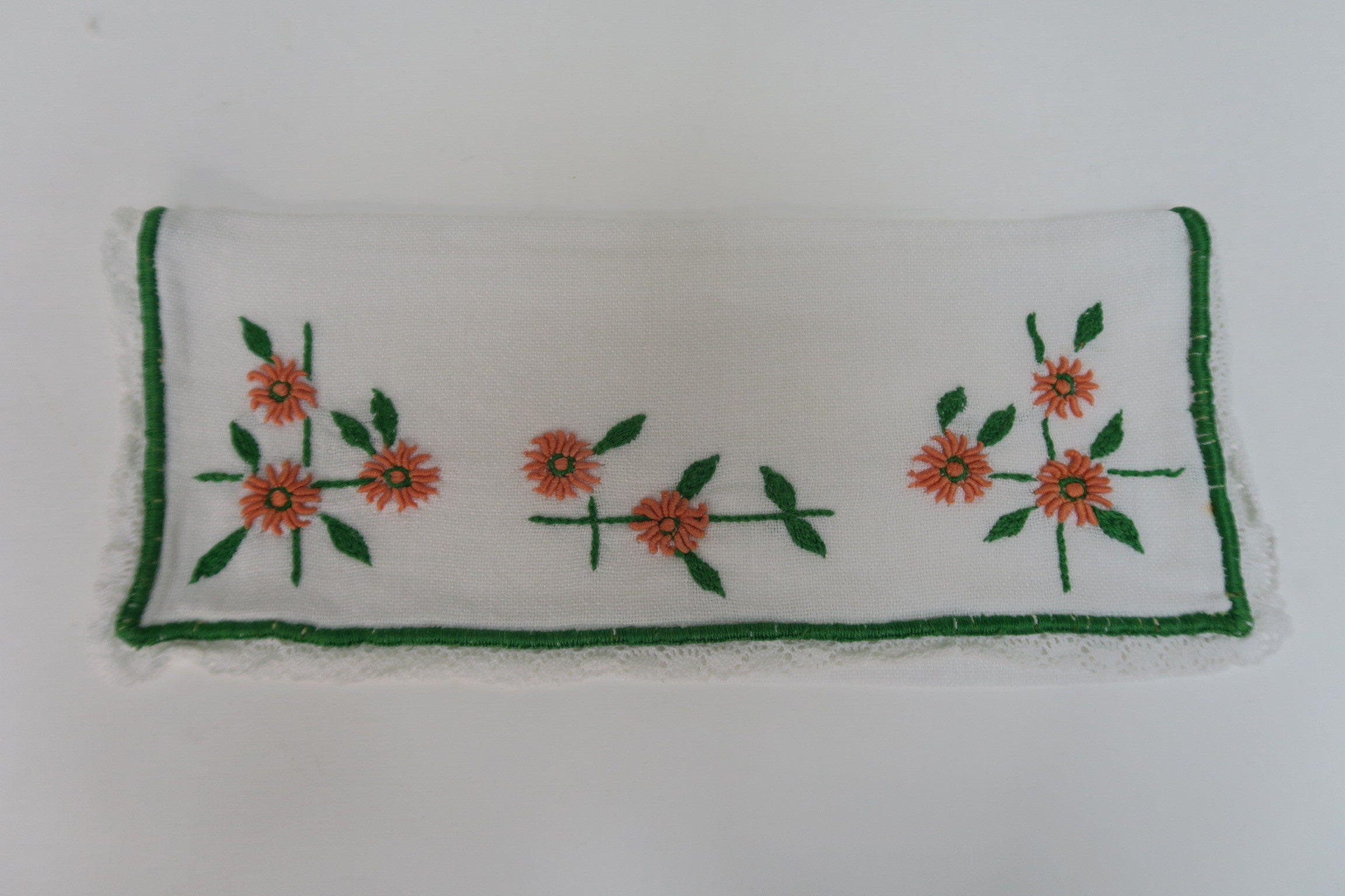 ANCIENNE NAPPE CENTRE De Table Brode A La Main Neuf Avec 4 Serviettes ANCIENNE NAPPE CENTRE De Table Brode A La Main Neuf Avec 4 Serviettes