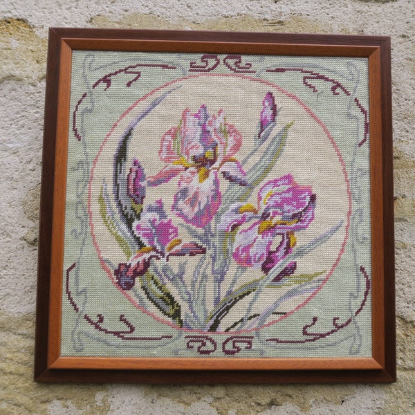 Canevas tapisserie encadré iris art nouveau, format carré, cadre en bois