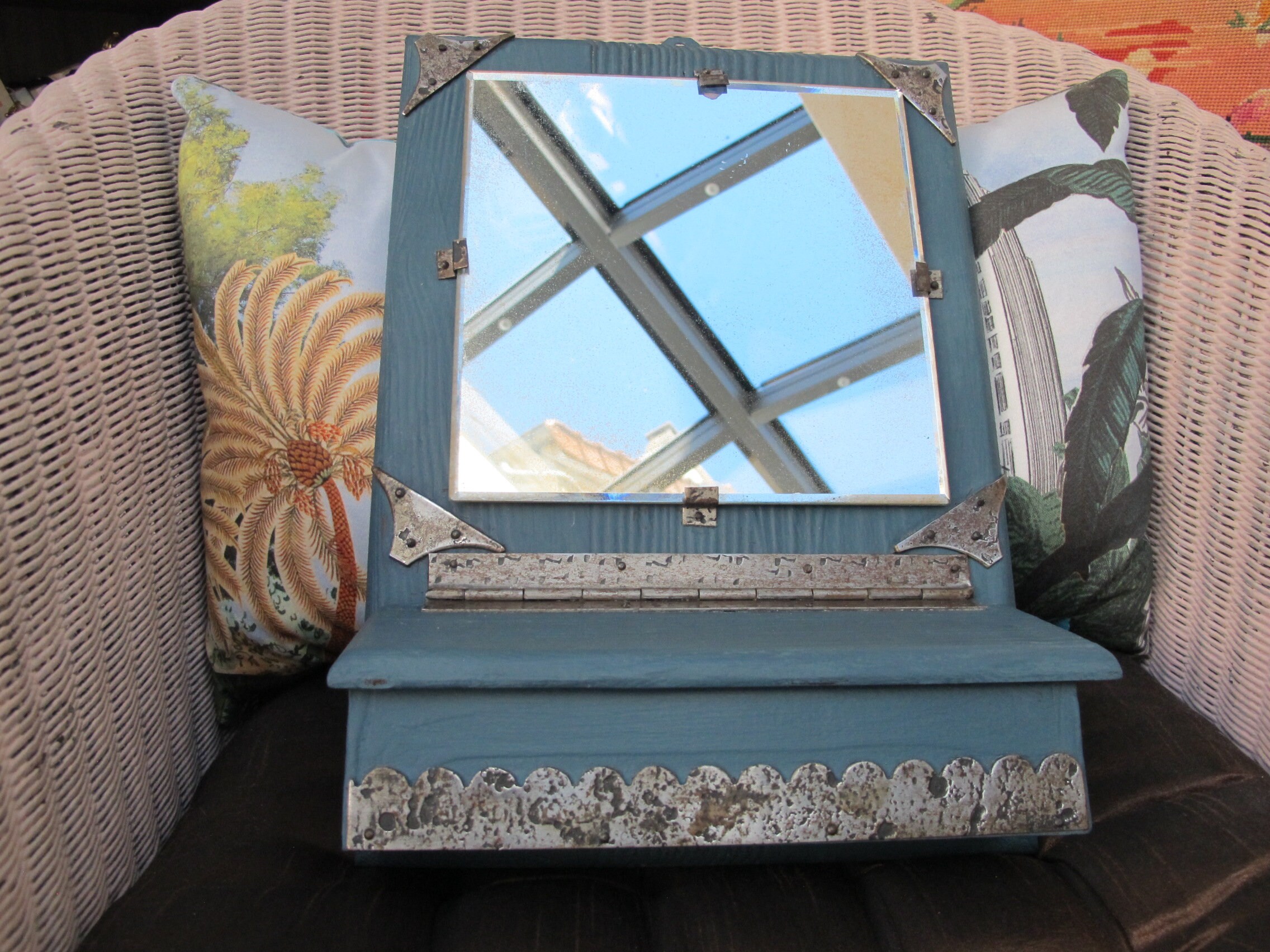 Altes Spiegel mit einem kleinen Aufbewahrungsraum Gehämmerte | Etsy