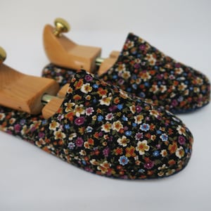 Pair of velvet slippers, size 37