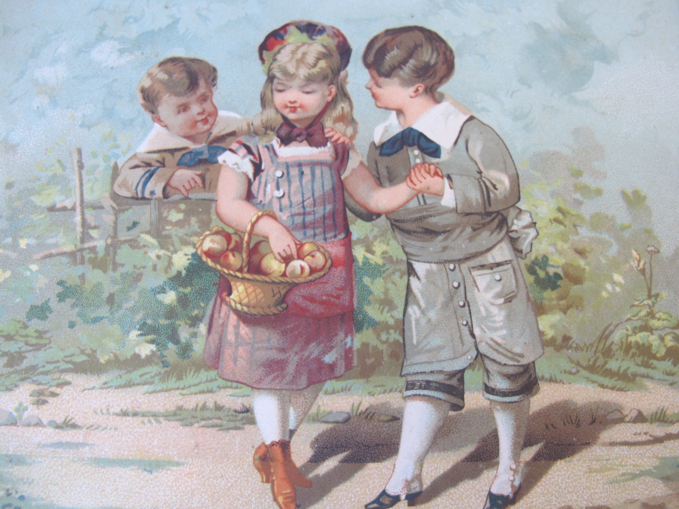 Petit Cadre Représentant Une Scène Enfantine