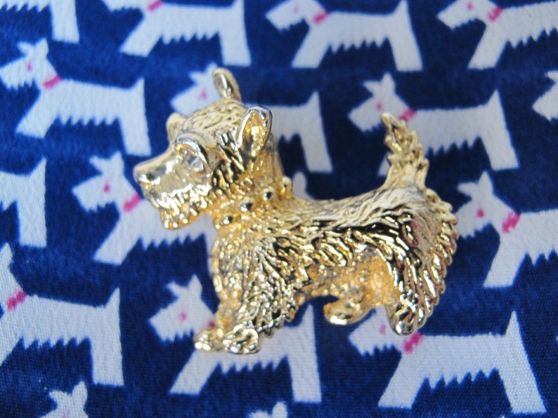 Small golden fox terrier dog brooch image 7