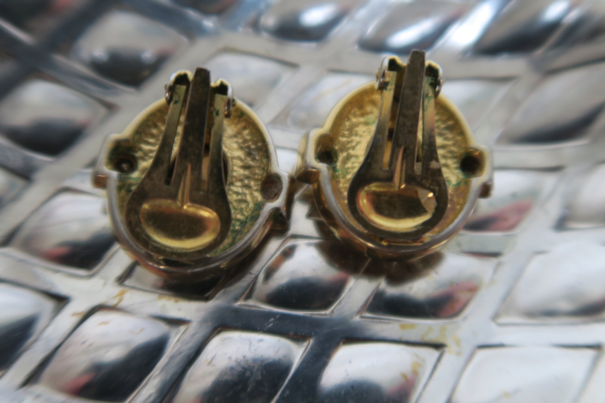 Boucles D'Oreilles Clip Doré - Forme Ronde Avec Strass Et Cabochon - Occasion Très Bon État