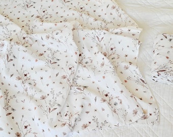 Muslin cloth, cotton cloth, swaddle cloth, muslin cloth, wildflowers, baby blanket