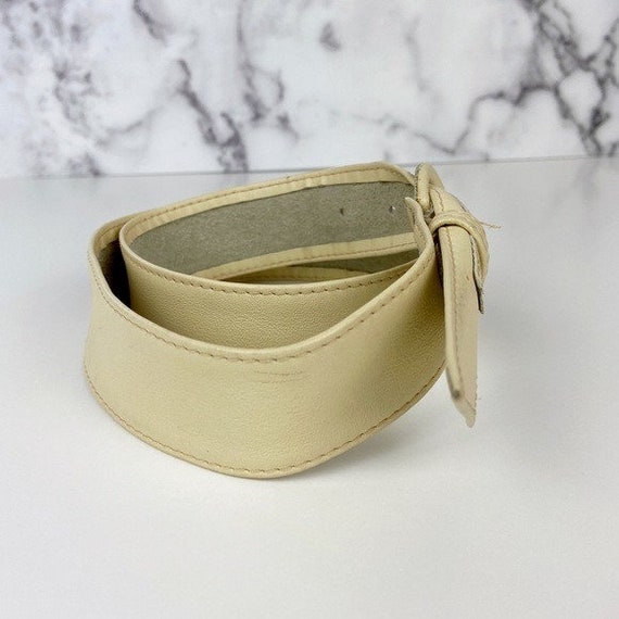 Vintage Lightweight Beige Leather Belt - image 4