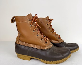 VTG LL Bean Maine Hunting Boot 
Low W/ Cuff Ankle
3 eye
Men’s 7 M
Tan/Brown Great Vintage Pair of LL Bean Maine Hunting Shoes, Men main image 3