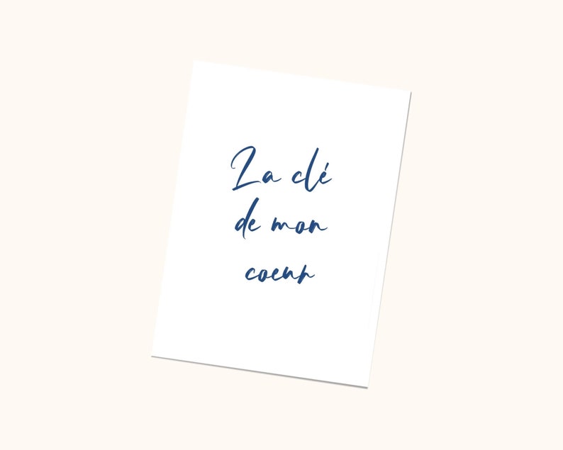 May include: A white card with blue cursive text that reads 'La clé de mon coeur'.