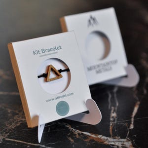 100 piezas de embalaje de joyería blanco personalizado / embalaje de cartón personalizado para pulseras, caja de joyería con su logotipo, exhibición de feria de arte personalizada