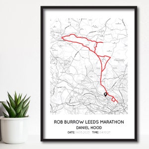 Pode incluir: Um mapa preto e branco da rota da maratona de Leeds Rob Burrow com uma linha vermelha traçando o percurso. O texto "ROB BURROW LEEDS MARATHON" está na parte inferior do mapa, juntamente com o nome do corredor "DANIEL HOOD", a data "14.05.2023" e a hora "04:10:27".